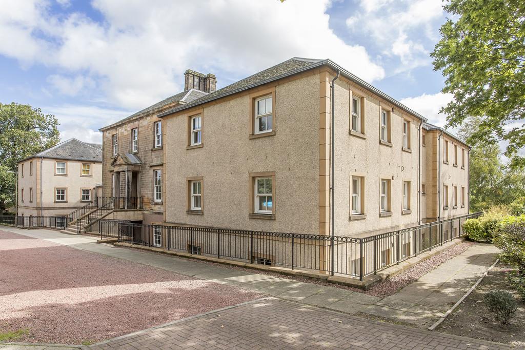 Watson Green, Livingston 2 bed ground floor flat for sale £160,000
