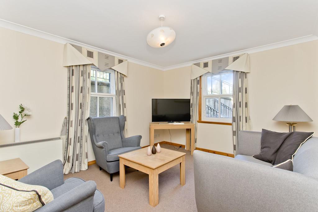 Watson Green, Livingston 2 bed ground floor flat for sale £160,000