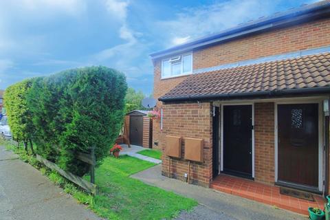 27 Dacre Close, Greenford, UB6 9UQ