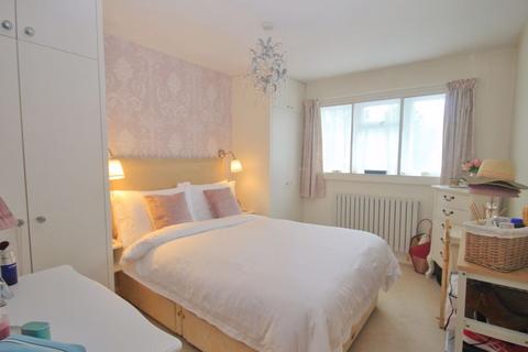 27 Dacre Close, Greenford, UB6 9UQ