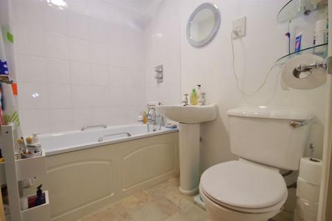 27 Dacre Close, Greenford, UB6 9UQ