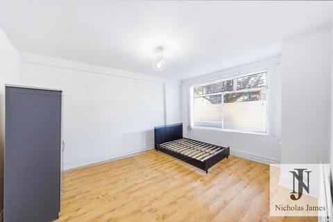 undefined, Boundary Road, Wood Green,  London N22