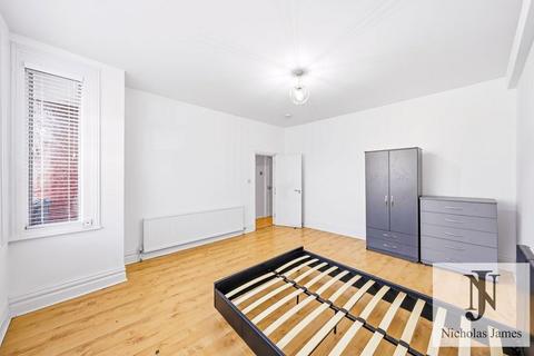 4 bedroom terraced house to rent, Boundary Road, Wood Green,  London N22