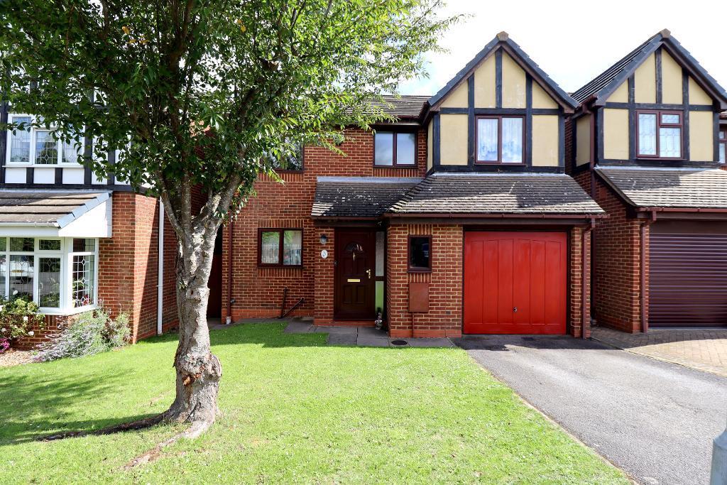 Tameton Close, Wigmore, Luton, Bedfordshire, LU2 8UX 4 bed detached