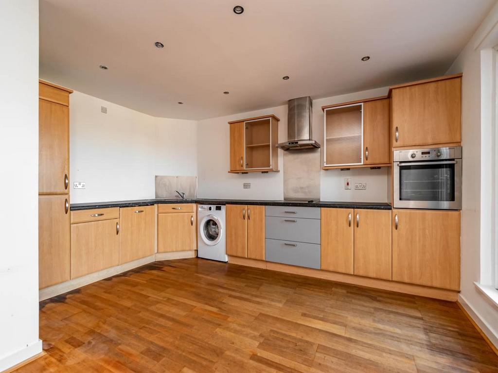Constitution Street, Leith, Edinburgh 3 bed flat £1,425 pcm (£329 pw)