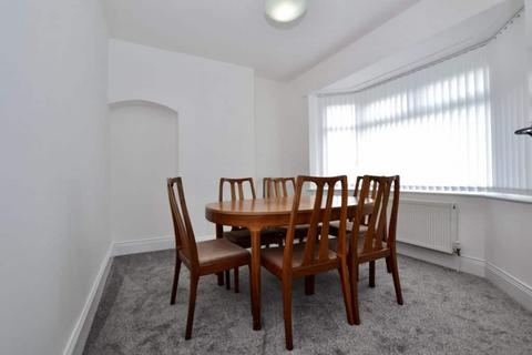 3 bedroom semi-detached house to rent, Three Bedroom Semi-detached House to Rent on Benwell Grange Avenue, Newcastle Upon Tyne