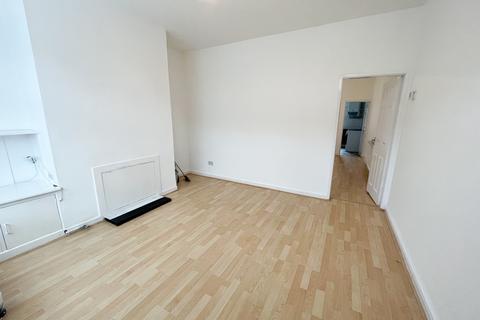 2 bedroom terraced house to rent, Droylsden, Manchester M43
