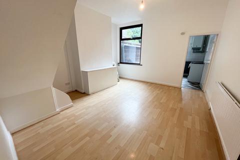 2 bedroom terraced house to rent, Droylsden, Manchester M43