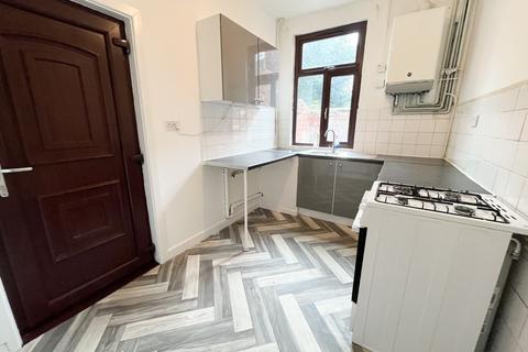 2 bedroom terraced house to rent, Droylsden, Manchester M43