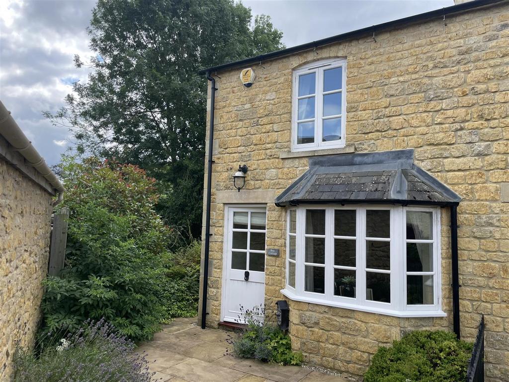 Clapton Row, BourtonOnTheWater... 2 bed end of terrace house £465,000