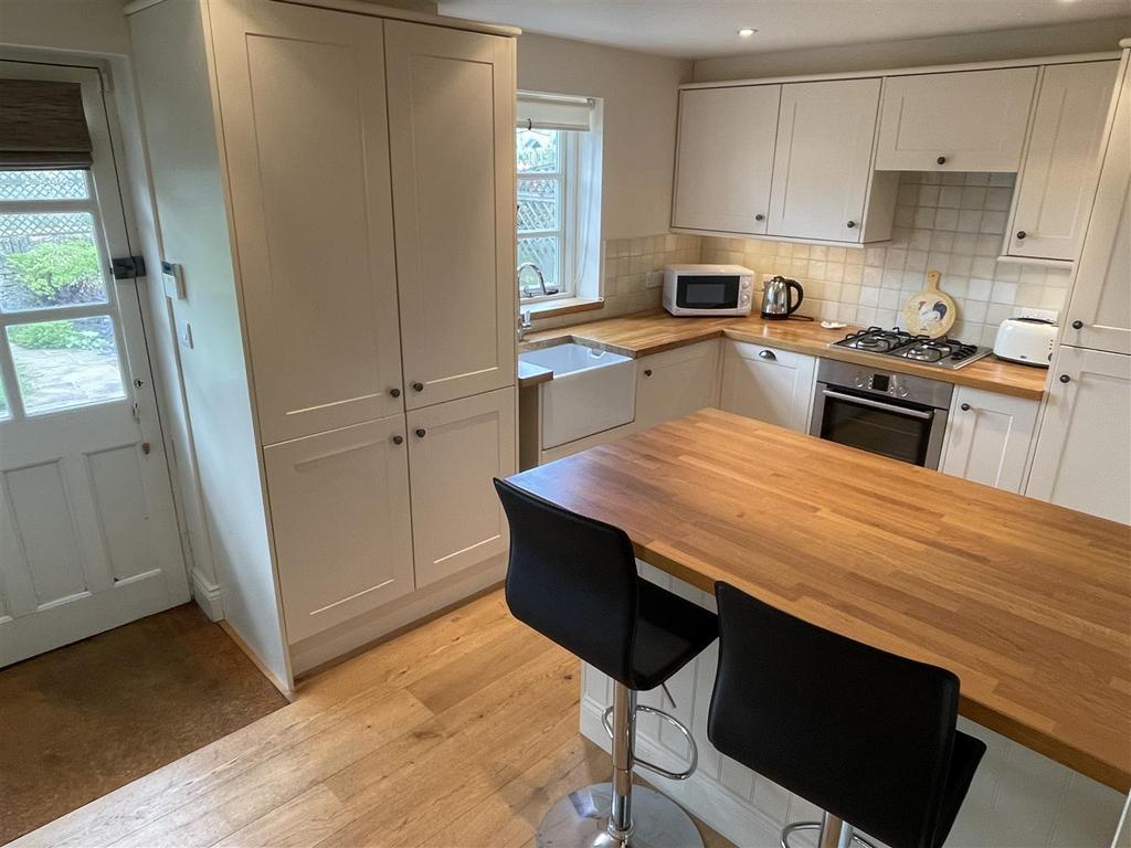 Clapton Row, BourtonOnTheWater... 2 bed end of terrace house £465,000