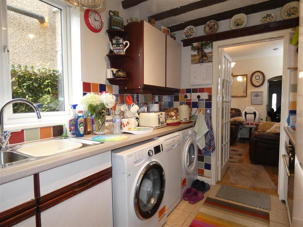 Kitchen (1).jpg
