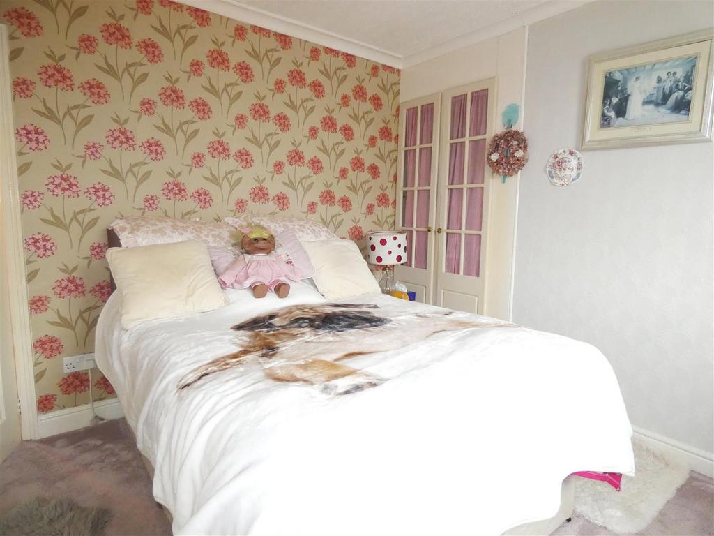 Bed 1.jpg