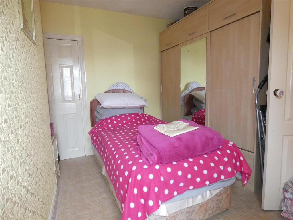 Bed 2.jpg