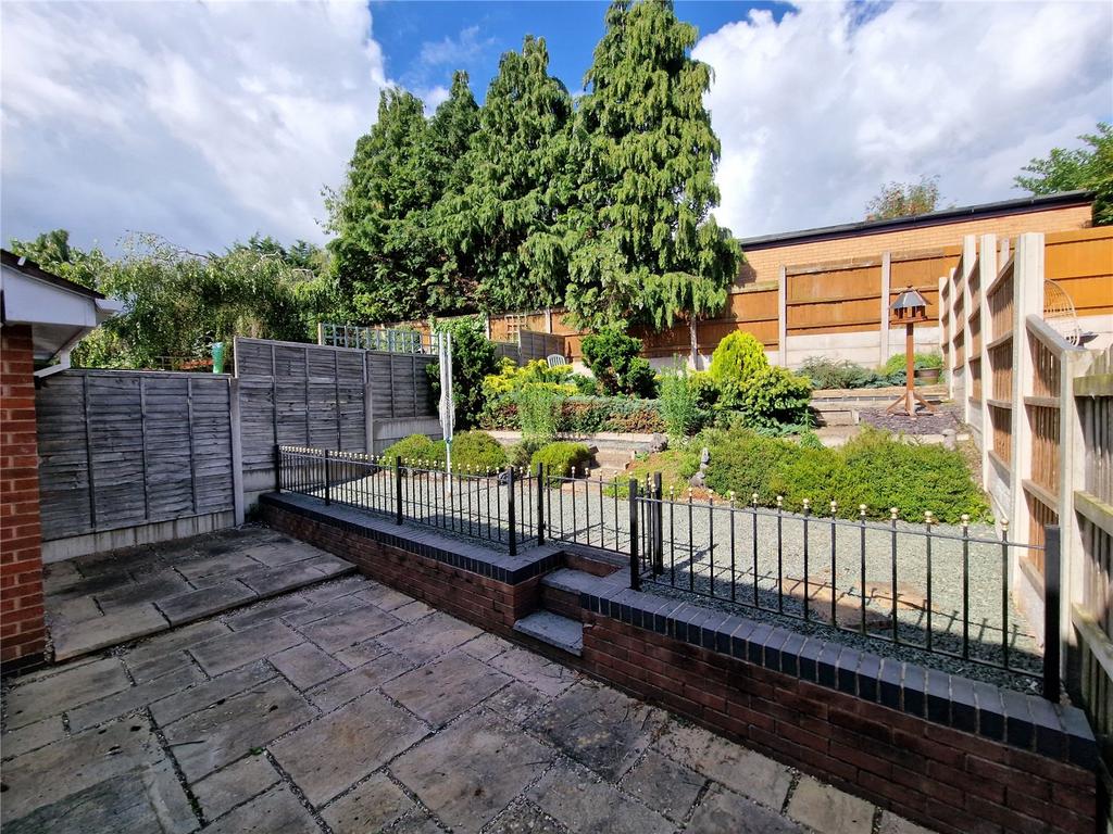 Bracken Park Gardens, Wordsley, Stourbridge, West Midlands, DY8 3 bed detached house £1,050