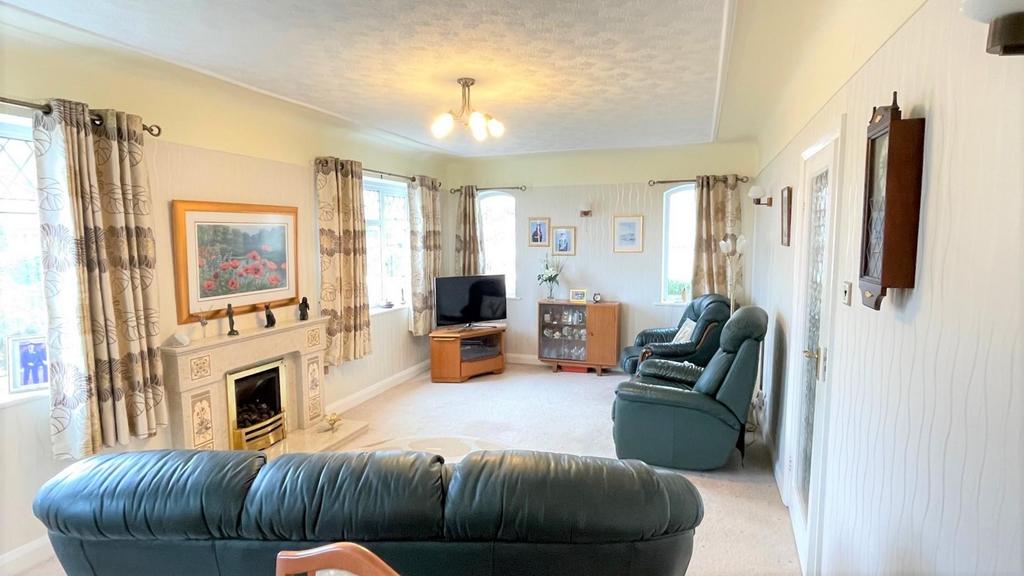 Elwy Gardens, Llandudno 3 bed detached bungalow for sale £339,950
