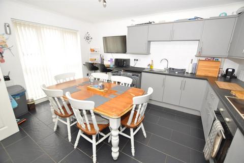 28 Cae Gwyrdd, St Clears, Carmarthen, SA33 4BE