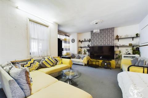 4 bedroom terraced house for sale - Castleton Road, Goodmayes