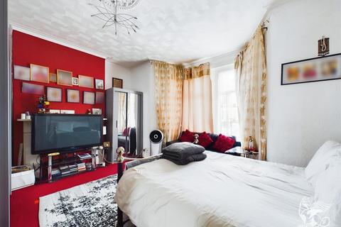 4 bedroom terraced house for sale - Castleton Road, Goodmayes