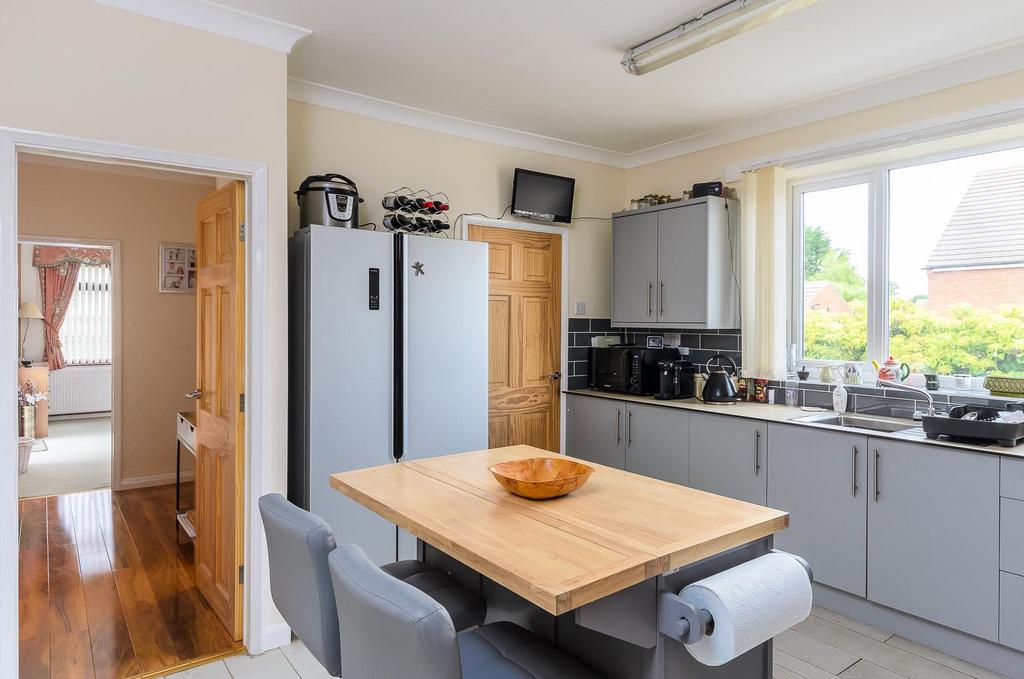 Hollym Road, WITHERNSEA 3 bed detached bungalow for sale £335,000