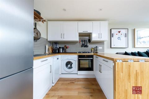 Flat 2, 209 Evering Road, London, E5 8AL