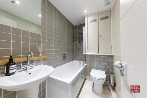 Flat 2, 209 Evering Road, London, E5 8AL