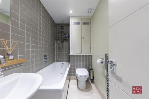 Flat 2, 209 Evering Road, London, E5 8AL