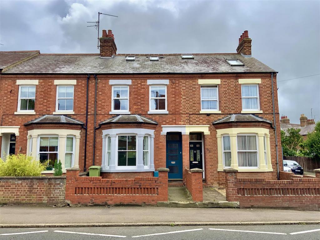 Wolverton Road, Stony Stratford, Milton Keynes 4 bed terraced house for
