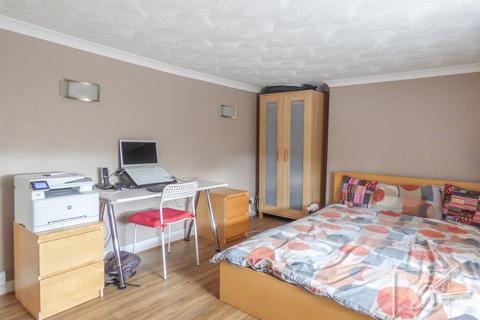 16b Milton Place, Gravesend, DA12 2BT