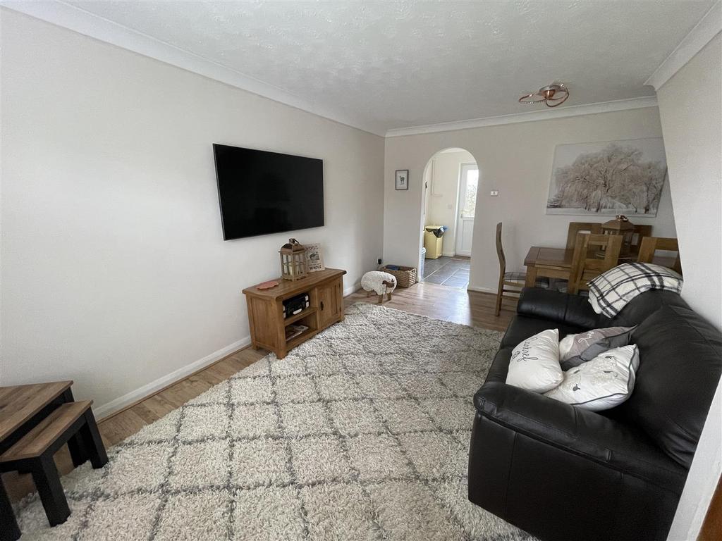 Clos Cilsaig, Dafen, Llanelli 2 bed terraced house £129,950