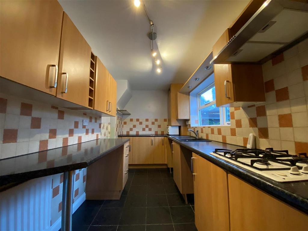 Meadow Road, Dudley 3 bed semidetached house £850 pcm (£196 pw)