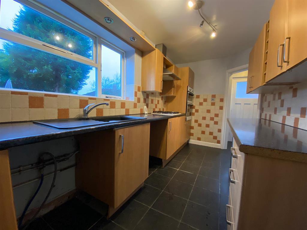 Meadow Road, Dudley 3 bed semidetached house £850 pcm (£196 pw)