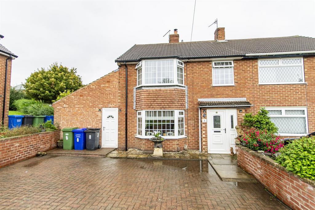 Kingswood Close, Newbold, Chesterfield 3 bed semidetached house for