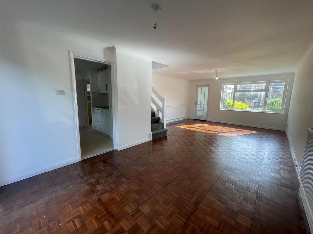 Baker Street, Orsett, Grays 3 bed semidetached house £1,600 pcm (£