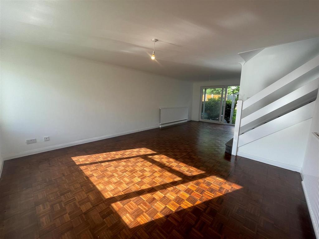 Baker Street, Orsett, Grays 3 bed semidetached house £1,600 pcm (£369 pw)