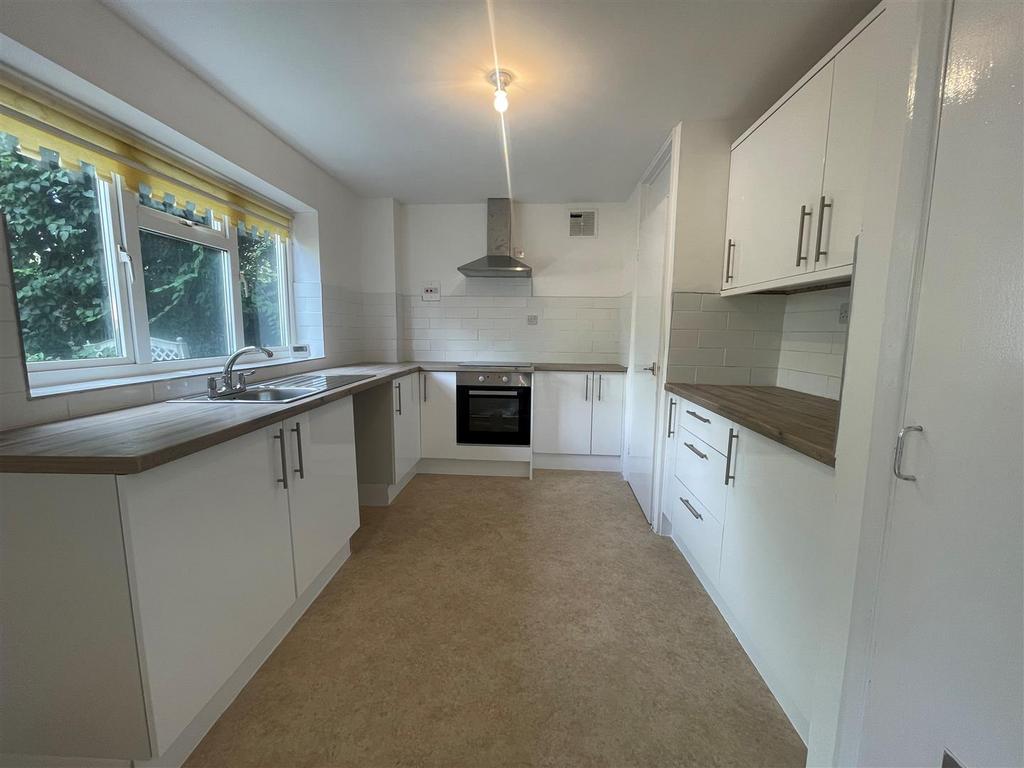 Baker Street, Orsett, Grays 3 bed semidetached house £1,600 pcm (£