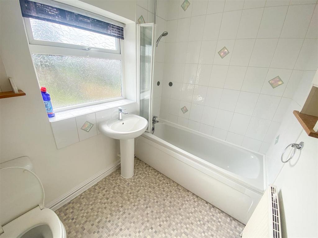 Princess Royal Road, Ripon 3 bed terraced house £900 pcm (£208 pw)