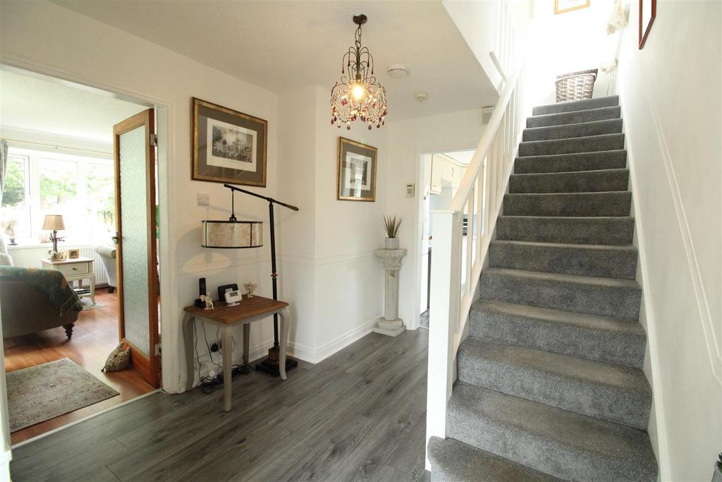 Roundhill Road, Hurworth, Darlington 3 bed detached house for sale £