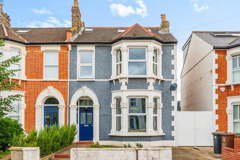 220 Minard Road, London, SE6 1NJ