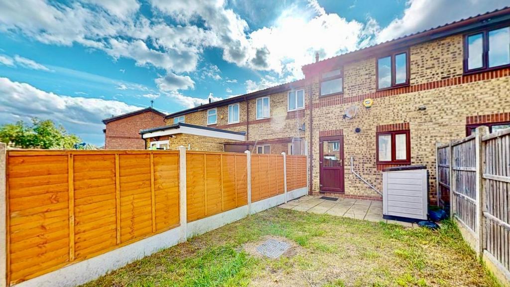 Blunden Close Dagenham Rm8 2 Bed End Of Terrace House For Sale £365 000