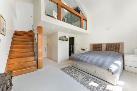 3 bedroom apartment to rent, Wimbledon Park Side, Wimbledon, SW19