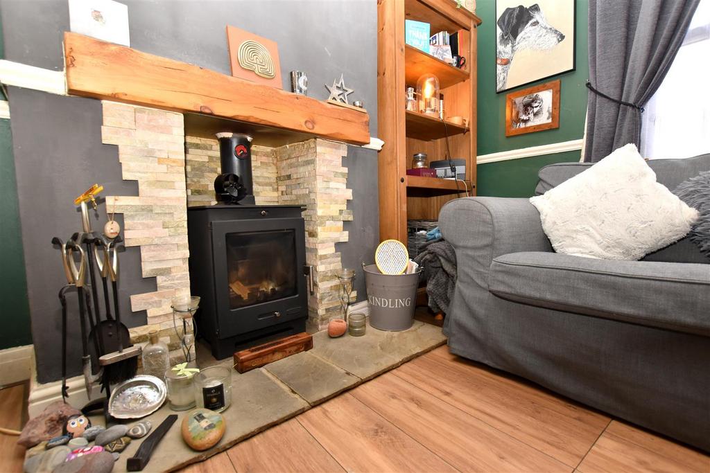 Back Southgate, Hornsea HU18 2 bed cottage for sale £155,000