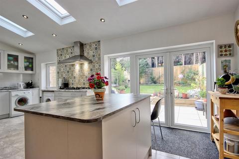 14 Beechfield Drive, Willerby, Hull, HU10 6DF