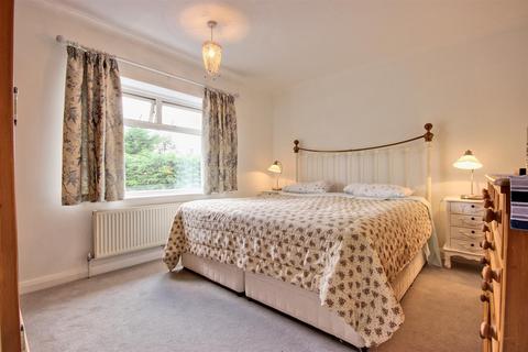 14 Beechfield Drive, Willerby, Hull, HU10 6DF