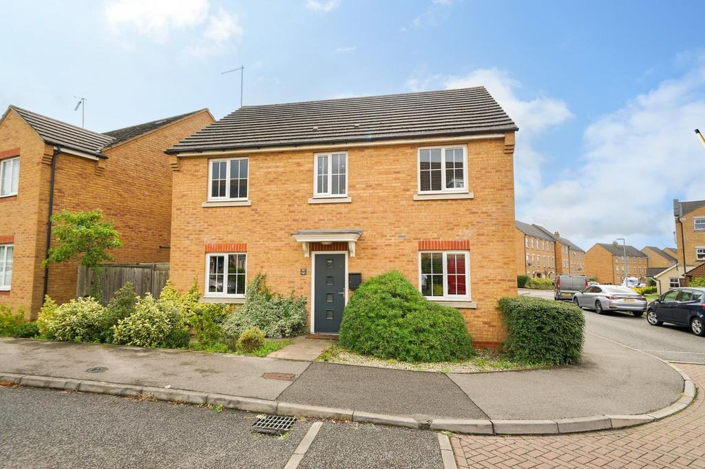 Sandpiper Way, Leighton Buzzard 4 bed detached house for sale £500,000