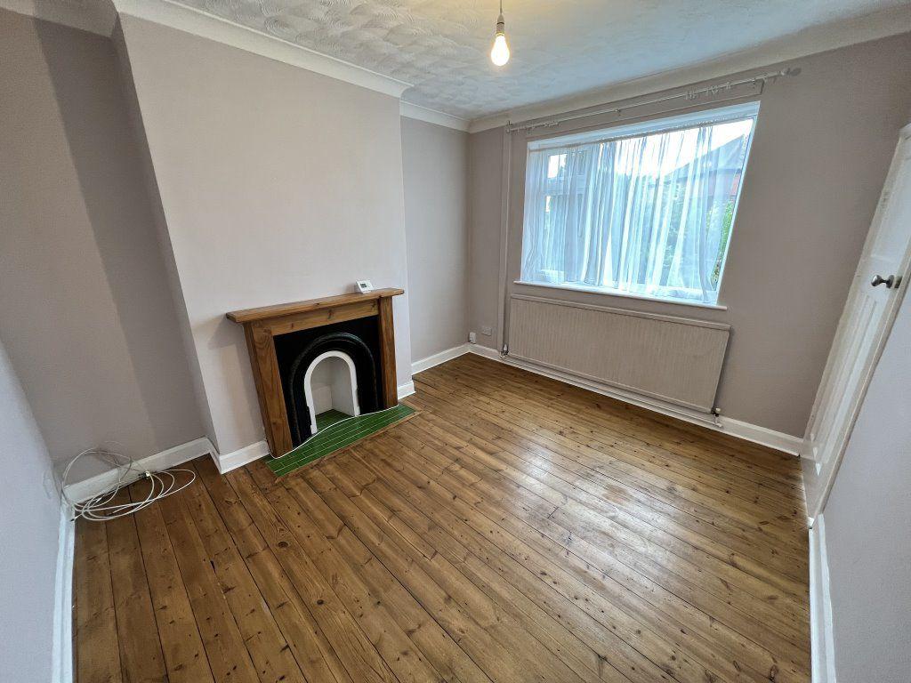 Westfields, Castleford, WF10 2 bed semidetached house £675 pcm (£156 pw)