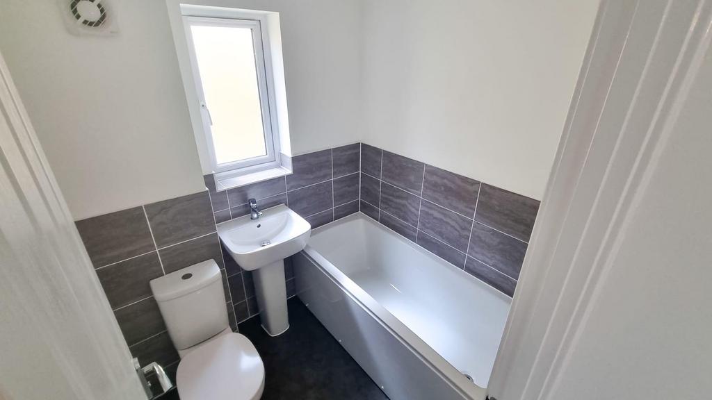 11 Tasker Way - Bathroom 1.jpeg