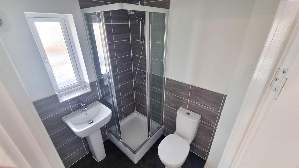 11 Tasker Way - Ensuite 1.jpeg