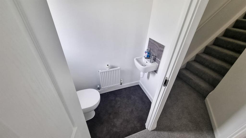 11 Tasker Way - Toilet 2.jpeg