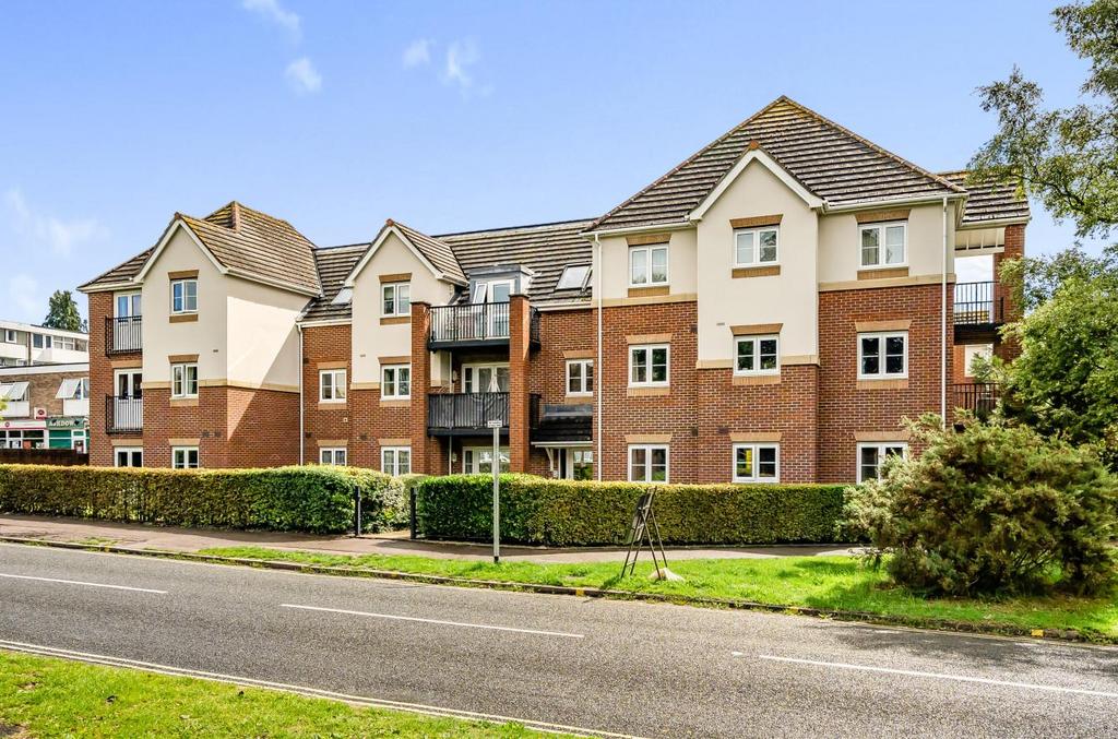 Hiltingbury Road, Chandler's Ford, Eastleigh 2 bed flat for sale £230,000